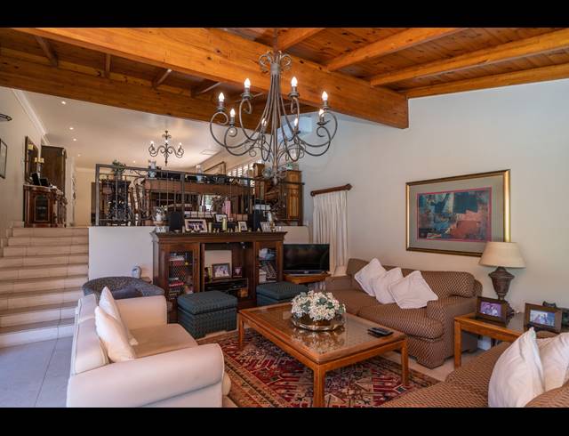 8 BEDROOM BED & BREAKFAST FOR SALE IN UMHLANGA CENTRAL